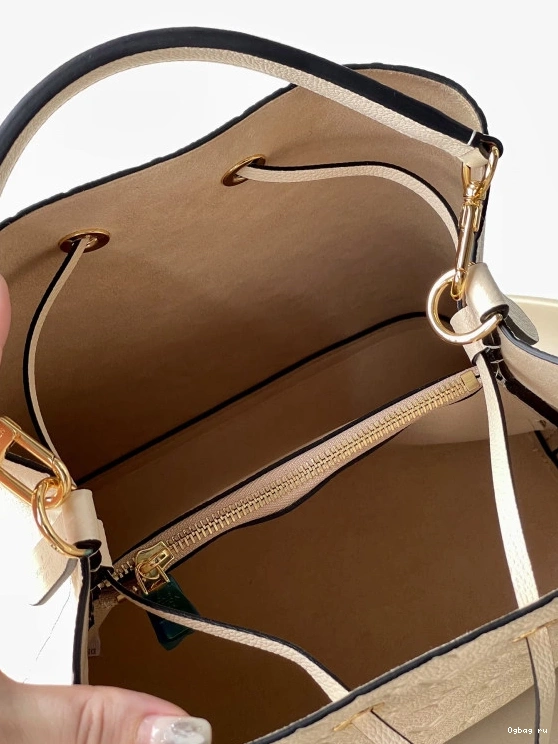 LOUIS VUITTON NÉONOÉ MM 0707